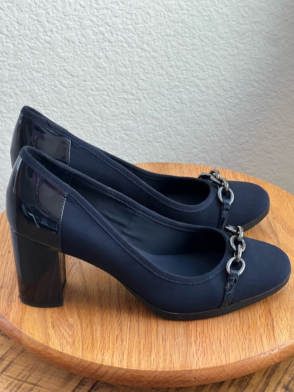 Anne Klein Caitlyn Navy Chain Trim Block Heel Pumps NWOT Size 9 M - Picture 5 of 10